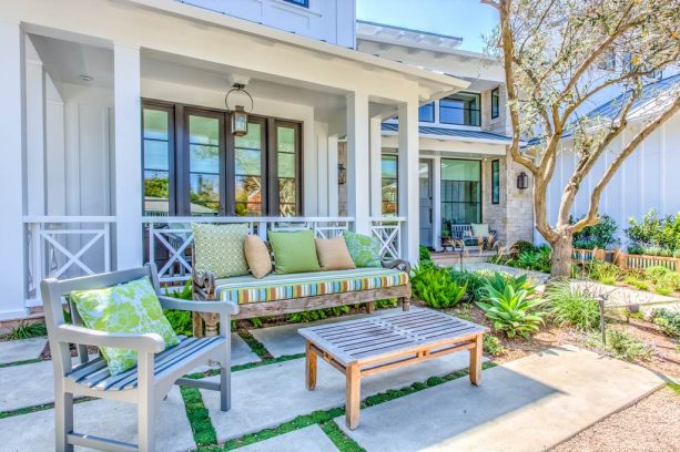 country style front yard patio made of concrete paver