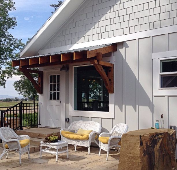 country style tiny front yard patio