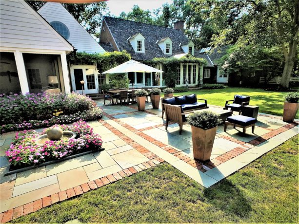 large classic front yard patio with flagstone walkway