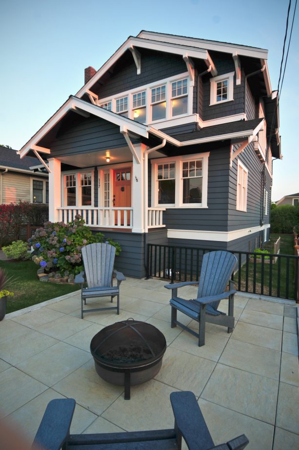 simple and minimalist craftsman front yard patio design