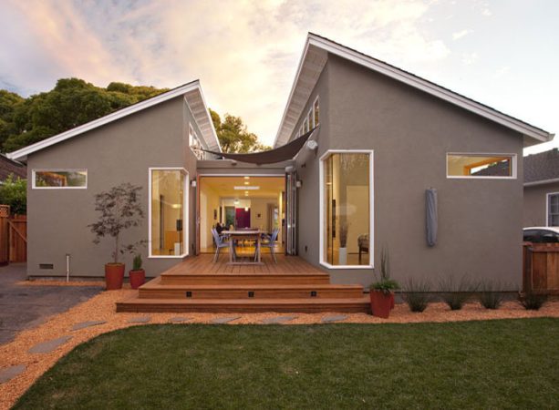 combination of gray wall and white trim as an exterior color for a ranch house