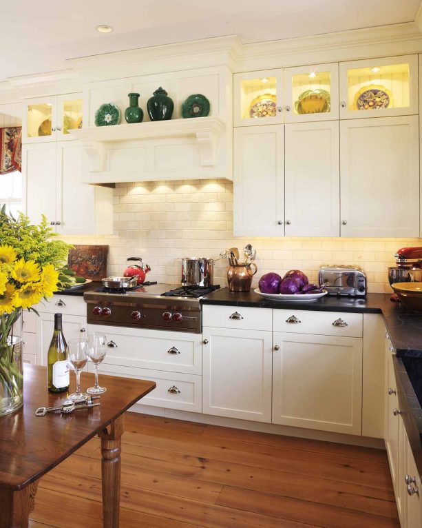 slight bevel molding as a trim in the lower kitchen cabinetry