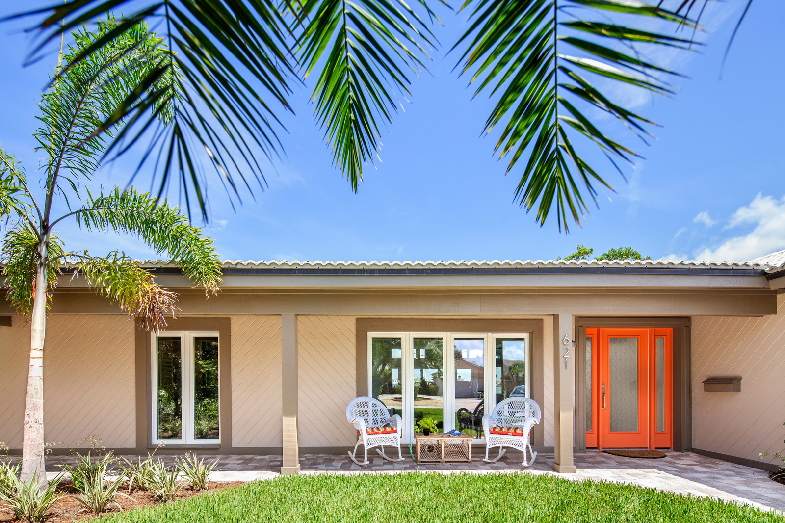 13 Distinctive Ranch House Exterior Colors for Makeover and Remodel ...