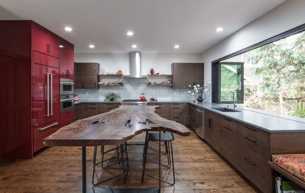 contrast combination of dark brown and bright red cabinets