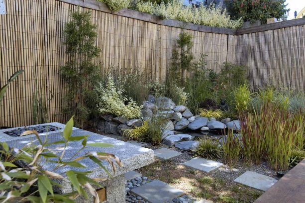 bamboo corner fence in japanese landscaping to hide the structural retaining walls