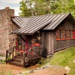 brown finished metal roof to enhance the mountain style of the log cabin