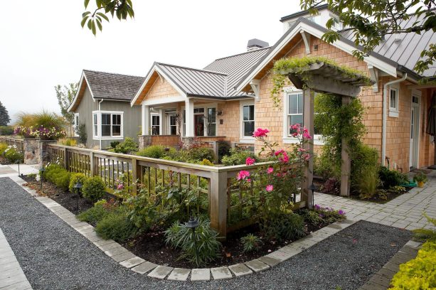 front yard landscaping idea with corner fence to separate the street and the entry