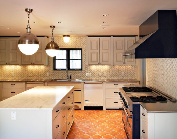 gold grout with beige tile