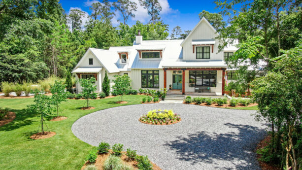 small circular driveway landscaping with a sugar kettle fountain