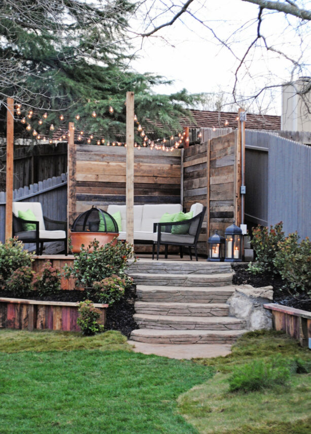transitional raised patio with a touch of rustic style from the wood panel backdrop