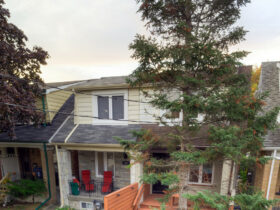 the idea of using a series of staggered screens in a front yard for privacy
