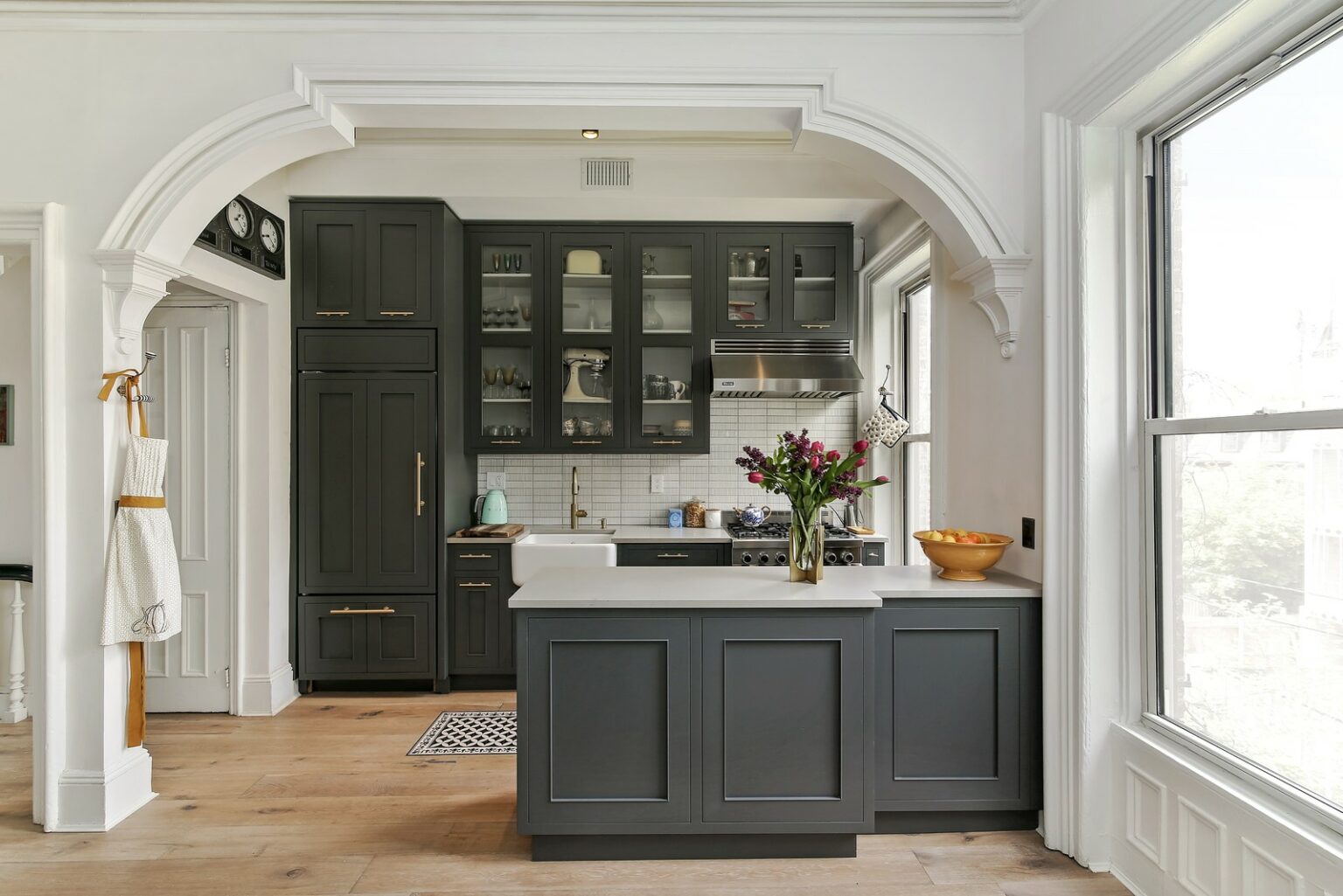 12 Best Charcoal Kitchen Cabinets to Create a Sophisticated Look – La ...