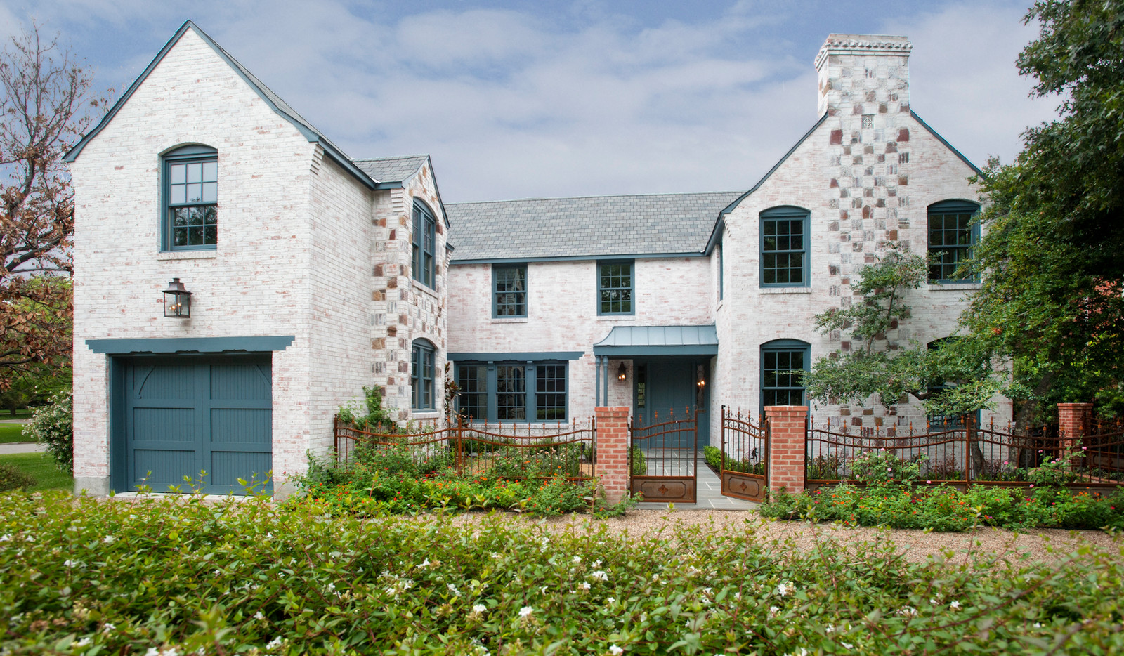 11 Appealing Trim Colors For The White House To Add A Pop Of Color La 